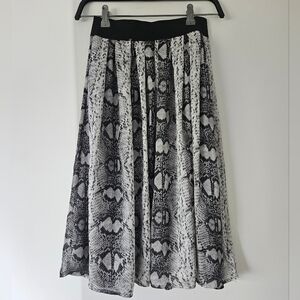 White House Black Market Pleated Gray and Black Cocktail Skirt